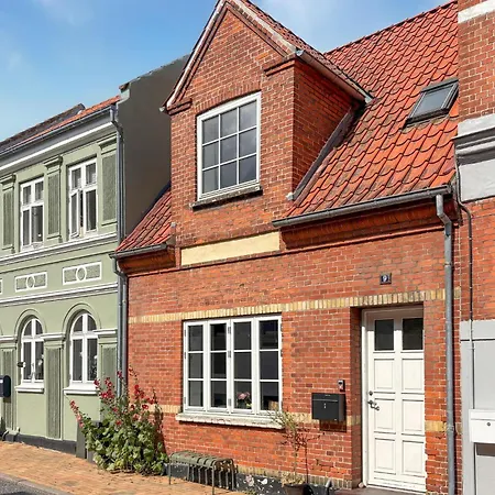 Сasa de vacaciones Preciosa Casa En Con Wifi Rudkøbing